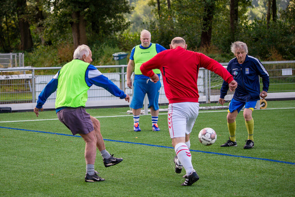 Walking Football is elke donderdag om 10.00 uur wisselend in Smilde, Beilen of Westerbork.